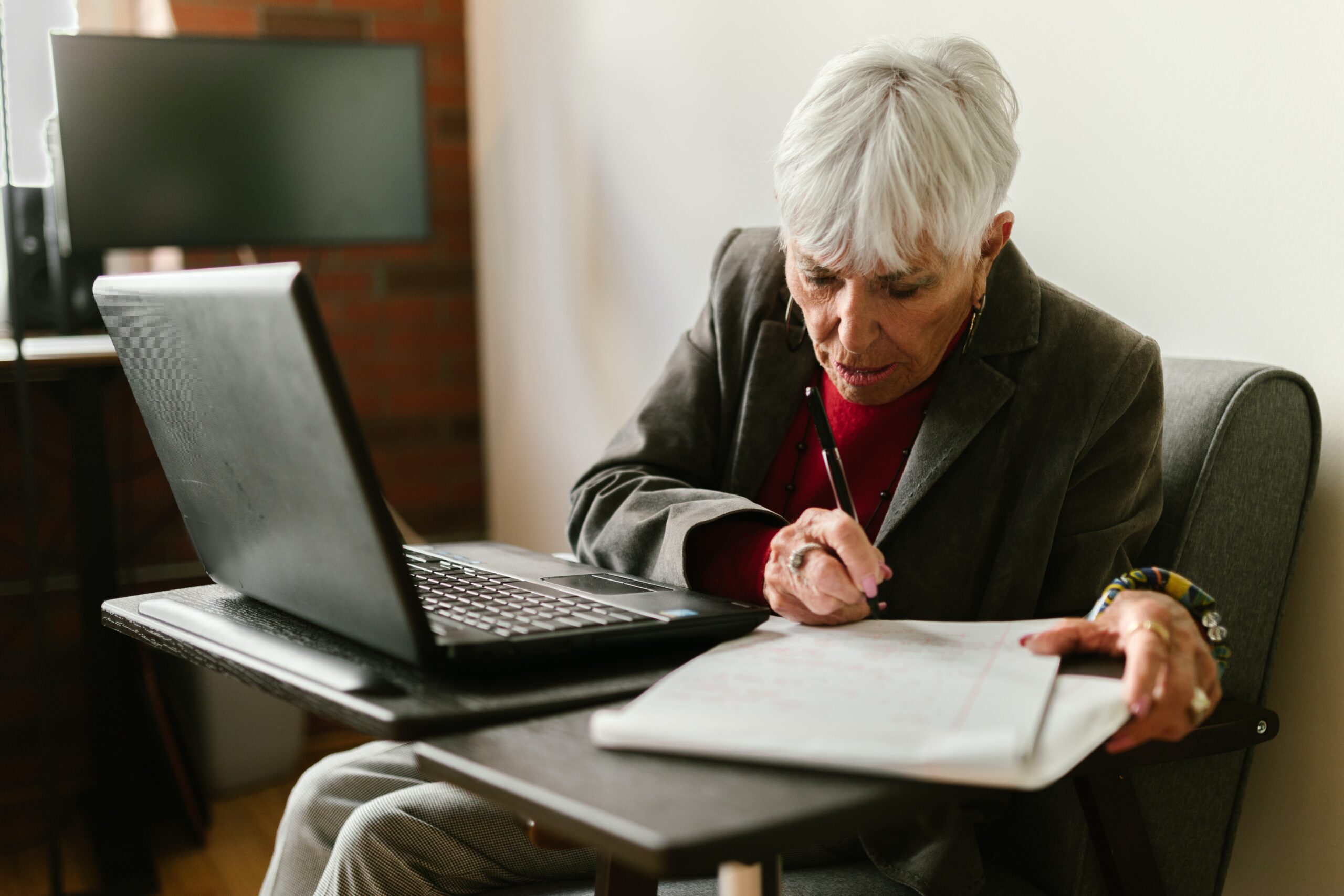 Computer Courses for Seniors: Free Technology Classes to Keep You Connected